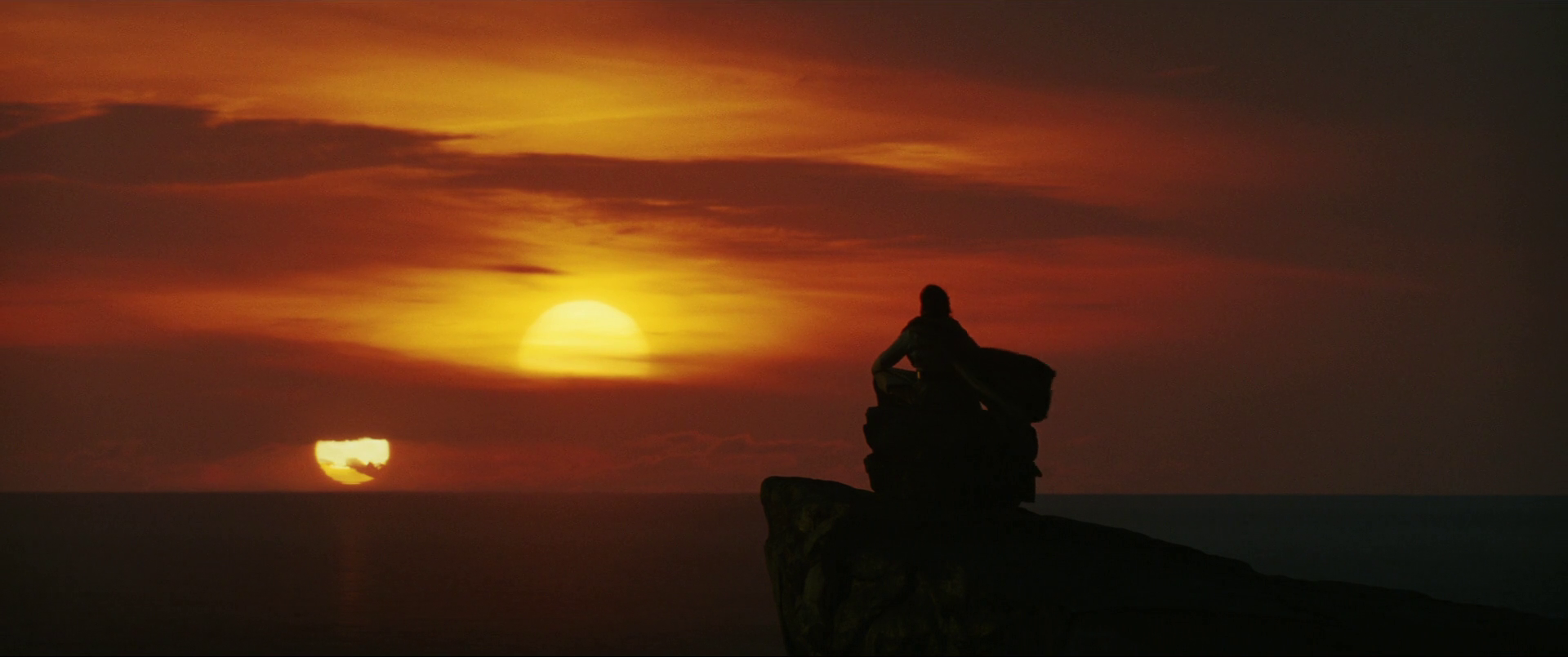 Luke looking out on the two suns before he dies on Ahch-To